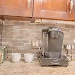 Bushwick Gem With Spacious King Bed, 2 Baths With Modern Kitchen & Steps To Train