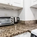 2 Bed Apt Ideally Located In Ues Of Manhattan