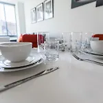 Beautiful 1 Bed Fully Furnished *