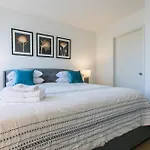 Bright 2 Bedrooms 2 Bathrooms Unit