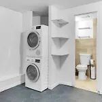 Inviting 2Bd Upper East Side Stay With Backyard