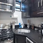 Stylish Retreat In Midtown Nyc Walk To Everything