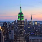 Entire Luxury Midtown With Pool, Gym, And Sauna * New York