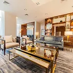 Entire Luxury Midtown With Pool, Gym, And Sauna New York
