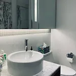 Entire Luxury Midtown With Pool, Gym, And Sauna Apartment *