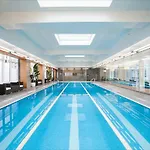 Entire Luxury Midtown With Pool, Gym, And Sauna