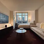 Apartment Entire Luxury Midtown With Pool, Gym, And Sauna *