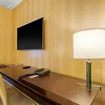 Omni Berkshire Place 4*