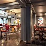 Omni Berkshire Place 4*