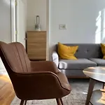 Cottage 215 Apartments