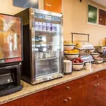 Avion Near Lga Airport, An Ascend Collection 3*