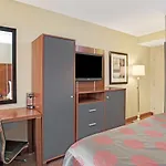 Ramada By Wyndham Staten Island Hotel New York