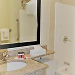 Hotel Ramada By Wyndham Staten Island 3*