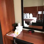 Ramada By Wyndham Staten Island Hotel 3*