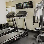 Hotel Ramada By Wyndham Staten Island 3*
