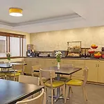 Ramada By Wyndham Staten Island Hotel New York
