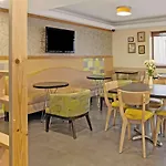 Ramada By Wyndham Staten Island 3*