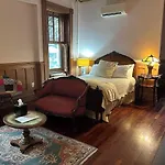 The At Irving Place 4*