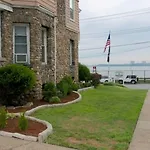 Harbor House Bed And Breakfast