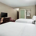 Hampton Times Square 3*