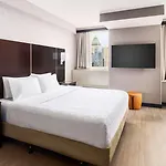 Hampton Times Square Hotel