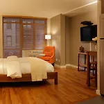 Guest house Sanctuary Nyc Retreats New York