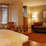 Sanctuary Nyc Retreats 4*