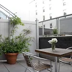 Sanctuary Nyc Retreats 4*