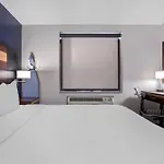 Avion Near Lga Airport, An Ascend Collection New York