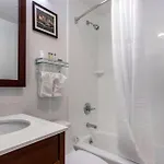 Avion Near Lga Airport, An Ascend Collection 3* New York