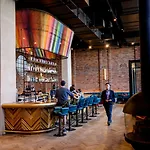 Arlo Williamsburg 5*