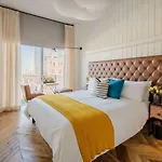 Arlo Williamsburg 5*