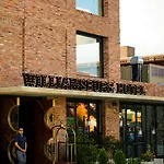 Arlo Williamsburg Hotel