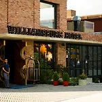 Arlo Williamsburg 5*