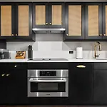 Freeman 1001 By Rove Travel - Studio With Shared Amenities