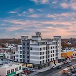 Van Wyck Hotel & Suites Near Jfk Airport