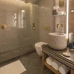 Made Hotel