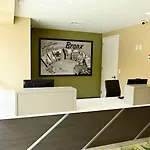 Hotel Super 8 By Wyndham Bronx Near Botanical Garden