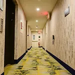 Super 8 By Wyndham Bronx Near Botanical Garden 2* New York