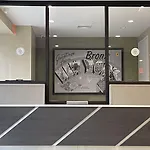 Super 8 By Wyndham Bronx Near Botanical Garden