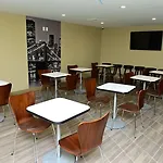 Hotel Super 8 By Wyndham Bronx Near Botanical Garden New York