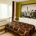 Super 8 By Wyndham Bronx Near Botanical Garden New York