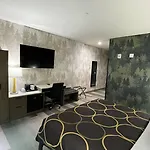 Super 8 By Wyndham Bronx Near Botanical Garden