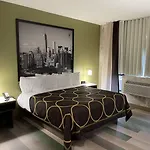 Super 8 By Wyndham Bronx Near Botanical Garden Hotel