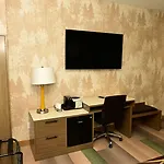 Hotel Super 8 By Wyndham Bronx Near Botanical Garden 2*
