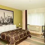 Super 8 By Wyndham Bronx Near Botanical Garden Hotel