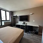 Regal & Laguardia Hotel 3*
