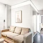 2 Bedroom Apartment In Midtown Manhattan - Near Nyc Icons!