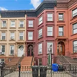 Tranquil 2 Bedroom Apartment In Brooklyn