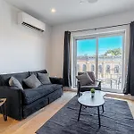 Industrial Style Brooklyn Retreat W Balcony Apartment